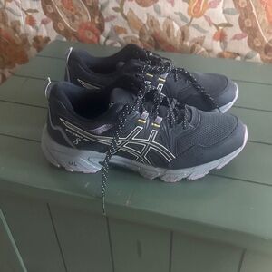 ASICS Women's Black and Gray Sneakers